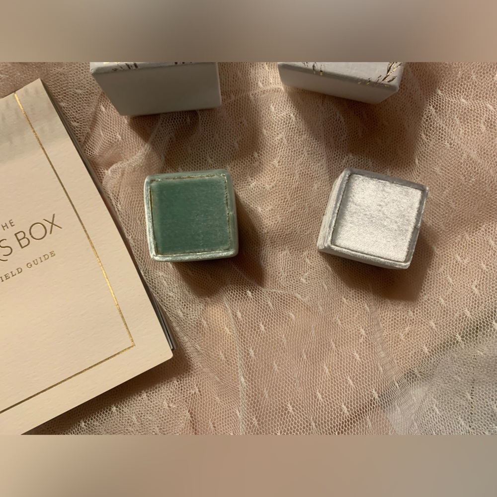 The MRS Box Classic Petite Velvet‎ Ring Boxes - Picture 4 of 4
